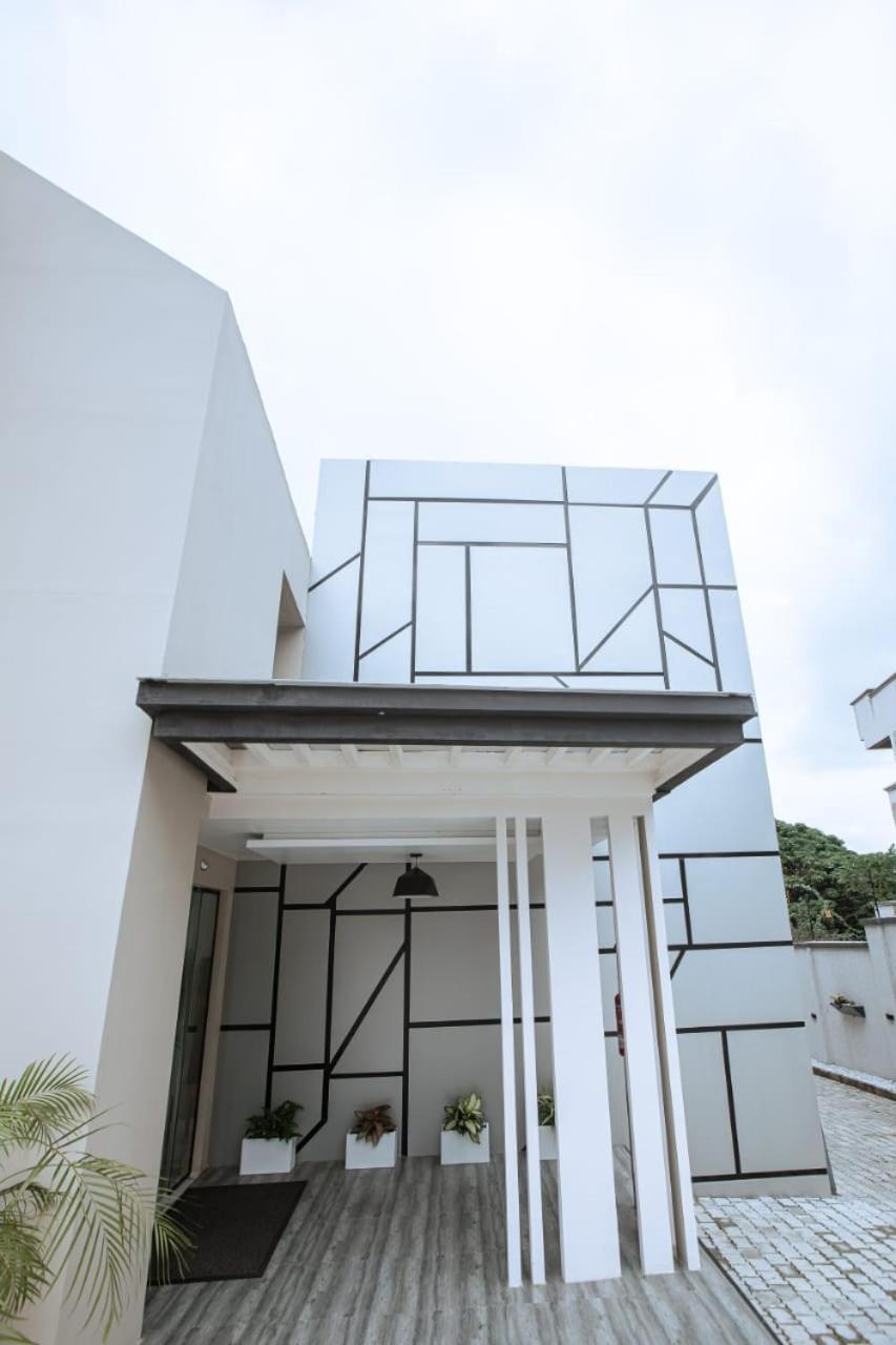 Knightsbridge Hotel & Suites Abuja Buitenkant foto